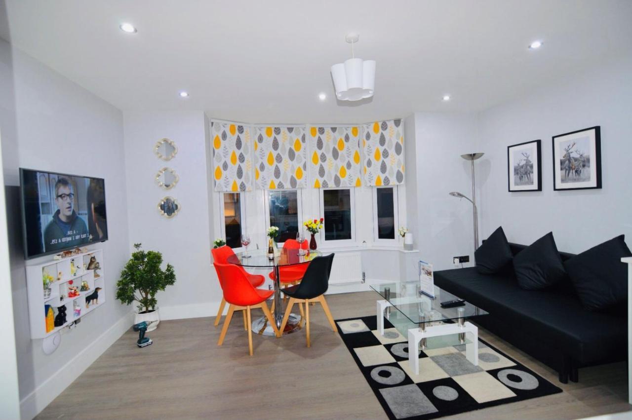 Classy Self Contained Flat By Cozynest